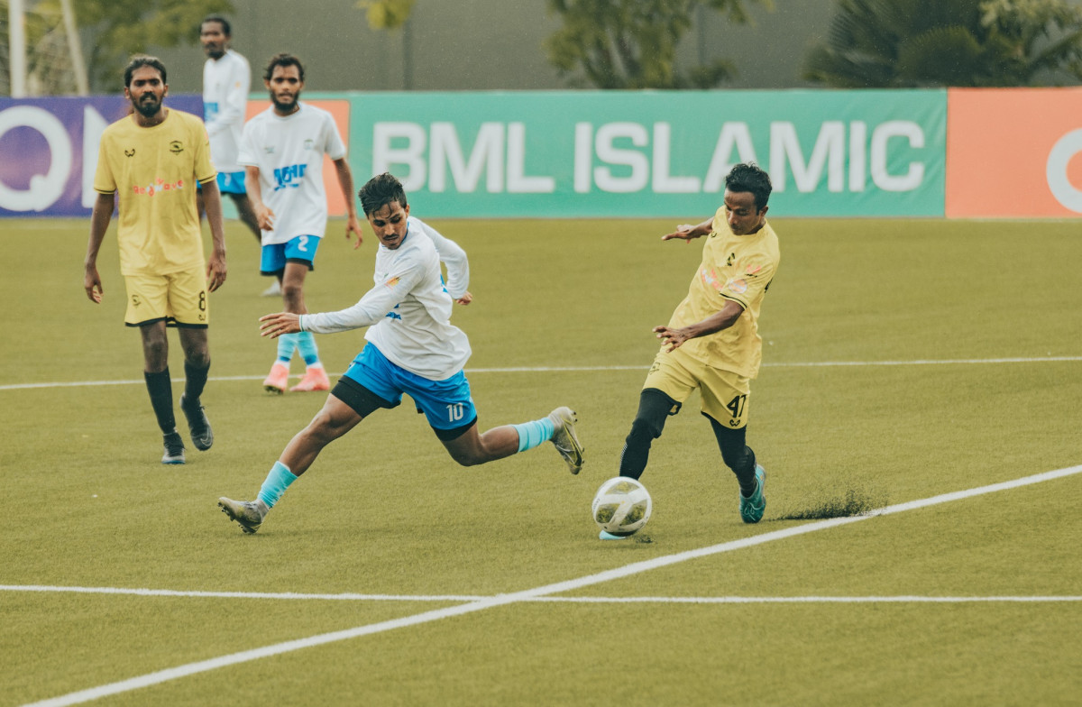 އޭދަފުށީ ފުޓްބޯޅަ ސްޓޭޑިއަމުގައި މެޗެއް ކުޅެނީ