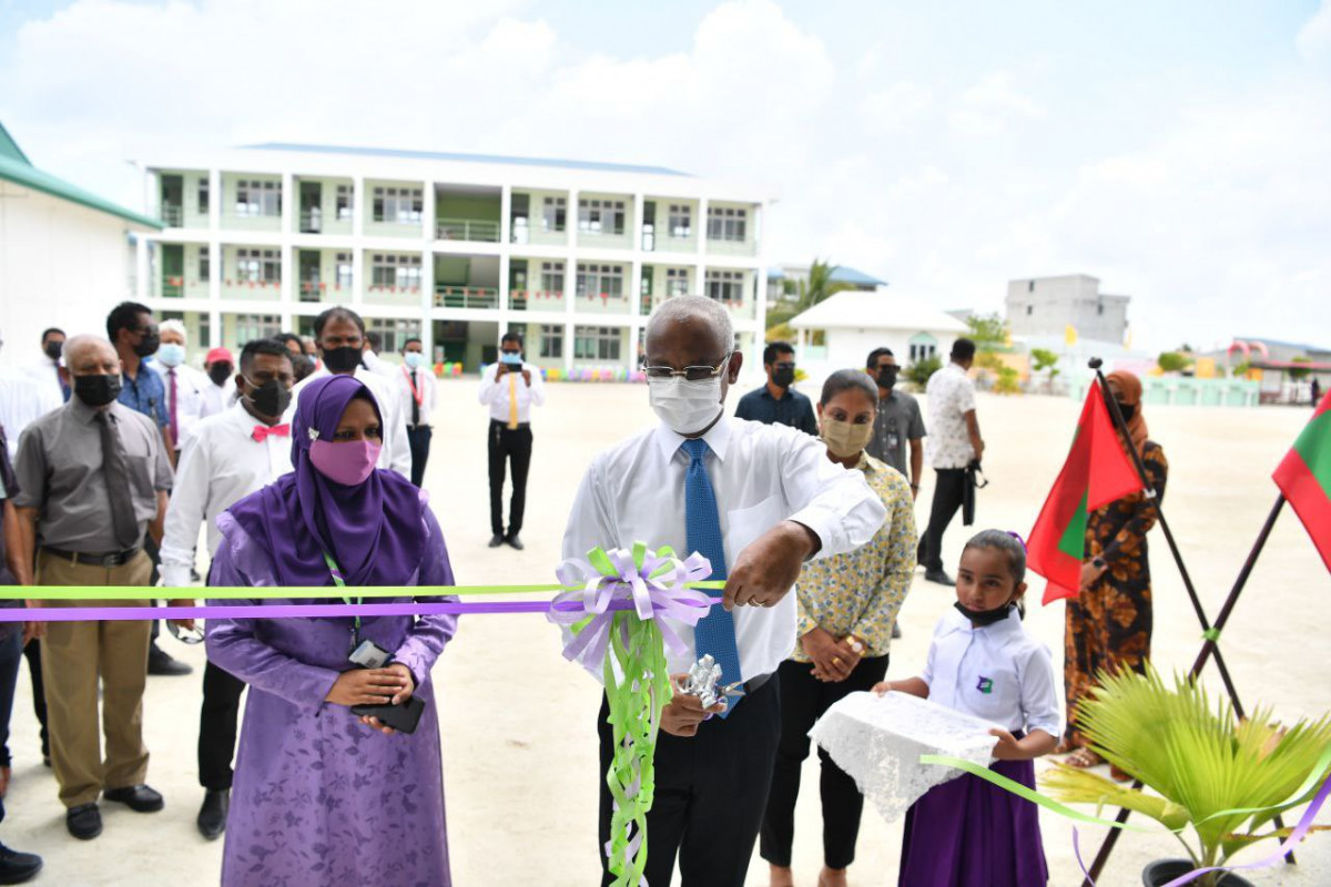 ނައިފަރު މަދަރުސަތުލް އިފްތިތާހުގައި އަލަށް އިމާރާތްކުރި 10 ކްލާސްރޫމް ރައީސް ހުޅުއްވައިދެއްވަނީ