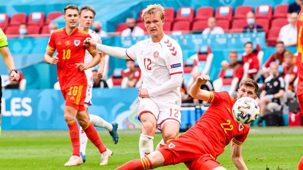 ވޭލްސް އާއި ޑެންމާކް ބައްދަލުކުރި މެޗުގެ ތެރެއިން - ފޮޓޯ: ގެޓީ އިމޭޖަސް 