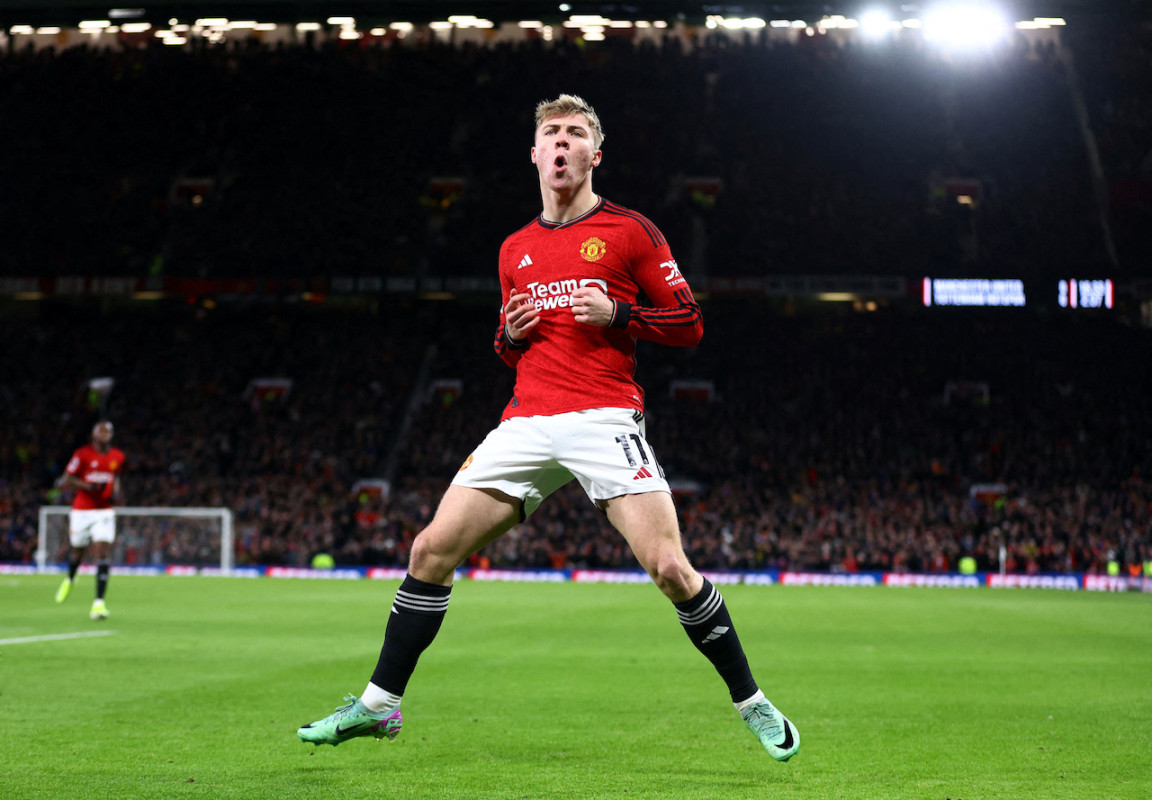 ޔުނައިޓެޑްގެ ފުރަތަމަ ލަނޑު ޖެހުމަށްފަހު ހޮއިލުންޑް އުފާފާޅުކުރަނީ