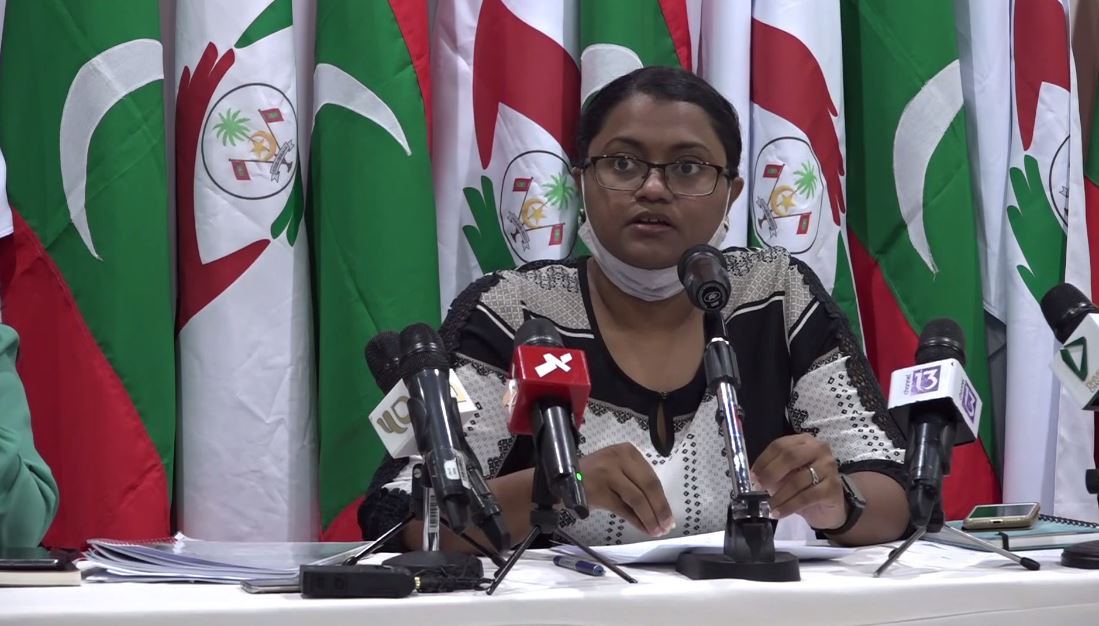 އޭސީސީން ކުރިއަށް ގެންދިޔަ ނޫސްވެރިންގެ ބައްދަލުވުމުގައި އެ ކޮމިޝަނުގެ ރައީސް މަރިޔަމް ޝިއުނާ ވާހަކަ ދައްކަވަނީ