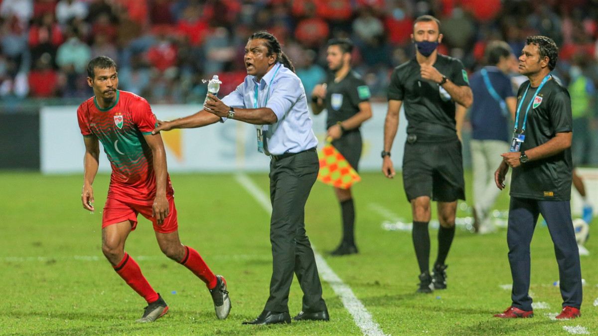 ރާއްޖެ އާއި ބަންގްލަދޭޝް ބައްދަލުކުރި މެޗުގެ ތެރެއިން ގައުމީ ޓީމުގެ ކޯޗު އަލީ ސުޒޭން - ފޮޓޯ: އިމޭޖަސް.އެމްވީ