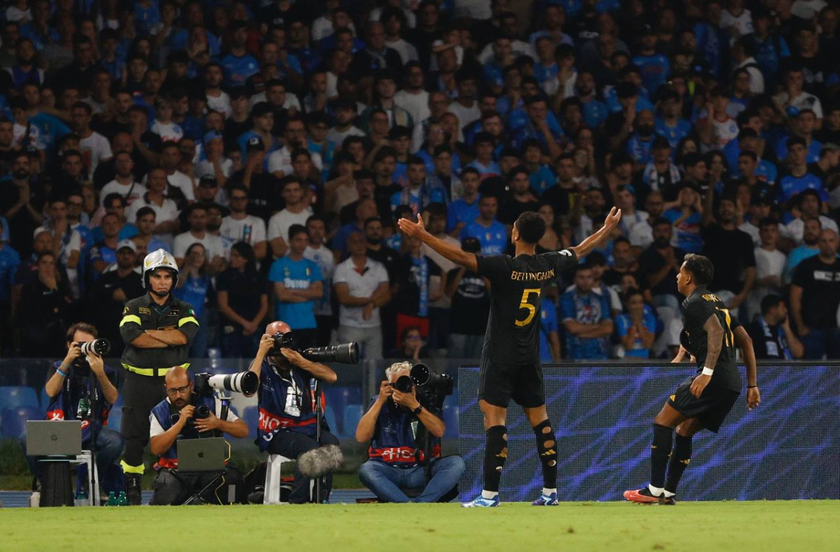 ޔުއެފާ ޗެމްޕިއަންސް ލީގުގައި ރެއާލް އަދި ނަޕޯލީ ކުޅުނު މެޗުގެ ތެރެއިން