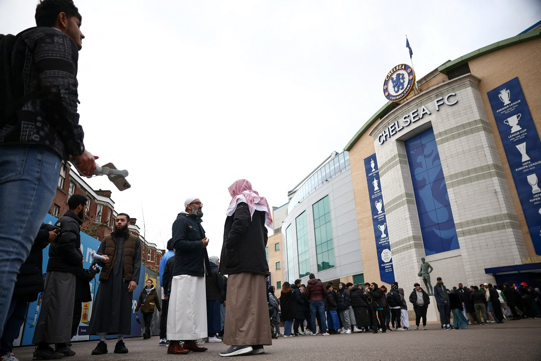 ޗެލްސީގެ ދަނޑުގައި އެކްލަބްގެ ސަޕޯޓަރުންނަށް ދިން ހާއްސަ ރޯދަވީއްލުމުގެ ތެރެއިން - ފޮޓޯ: ރޮއިޓަރސް