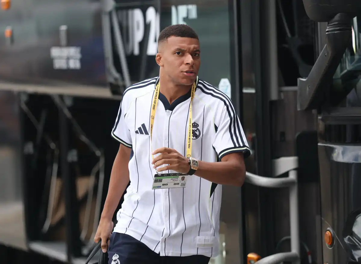 ރެއާލް އަށް ކުޅެމުން އަންނަ ފްރާންސްގެ ކެޕްޓަން އެމްބާޕޭ