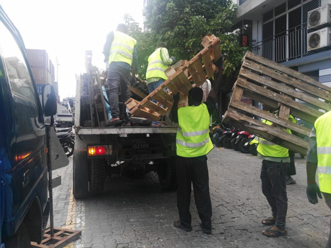 The city council on Monday publicized photos of their employees picking up the pallets, on social media platform ‘X’