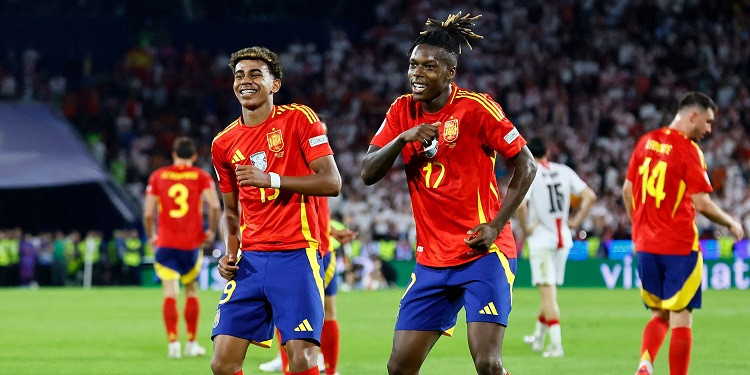 ސްޕޭން ކުޅުންތެރިން އުފާފާޅު ކުރަނީ