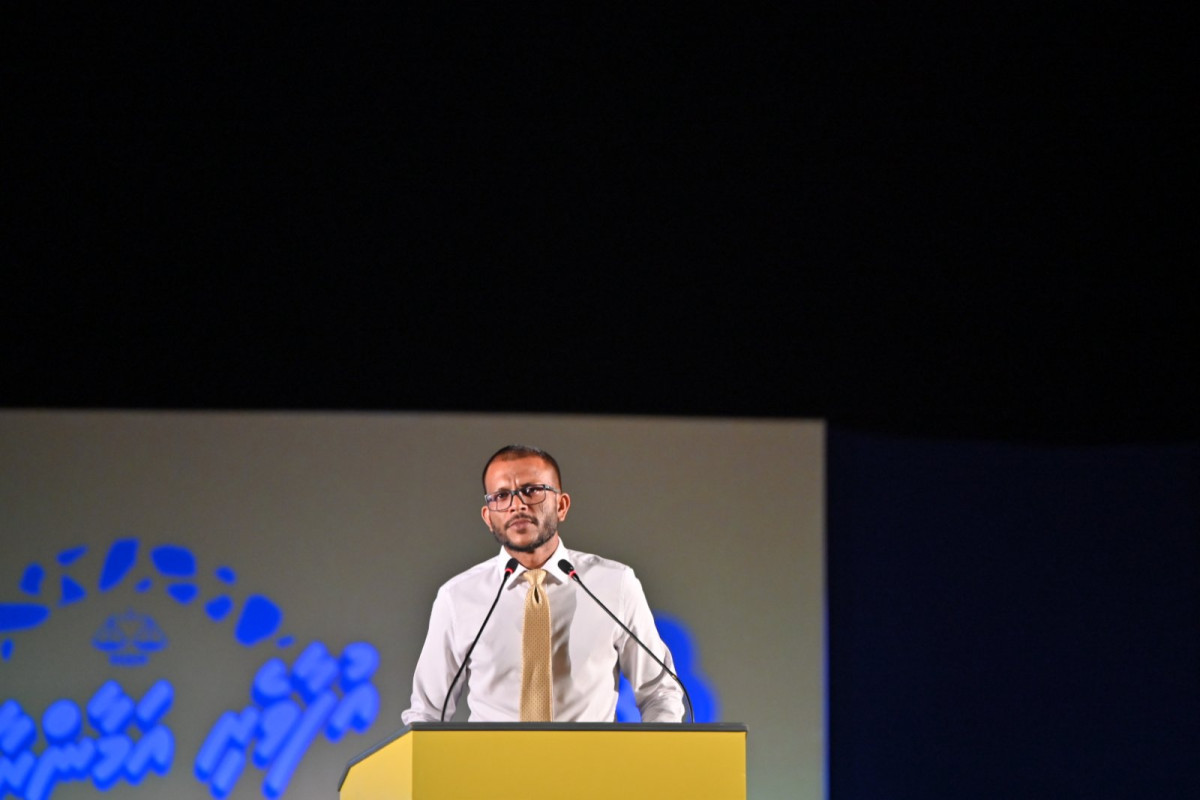 ކުޅުދުއްފުށީގައި ބޭއްވި އުފާވެރި އަމާން ރާއްޖެ ކެމްޕެއިން ޖަލްސާގައި މެންބަރު ޔާސިރު ވާހަކަފުޅުދައްކަވަނީ