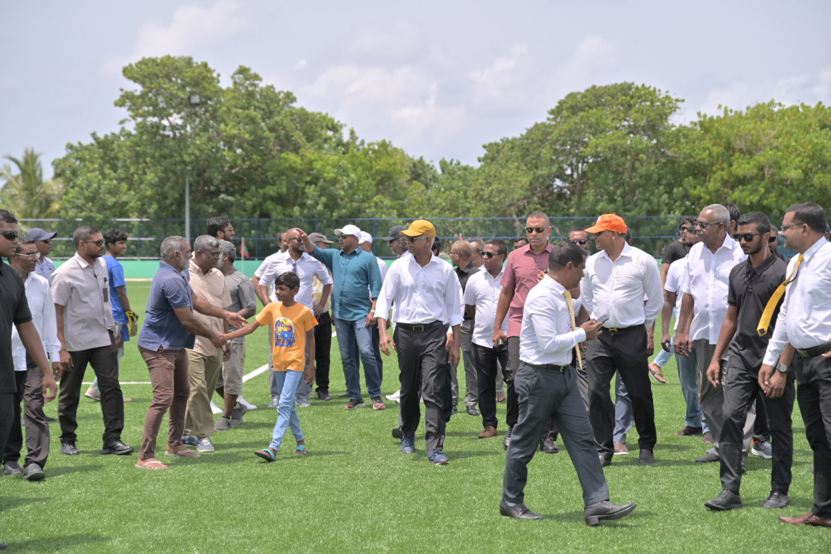 އެ ރަށުގައި ސަރުކާރުން ތަރައްގީކުރި ފުޓުބޯޅަ ދަނޑަކީ، ޓަރފް އަޅައިގެން އެންމެ ޒަމާނީ ފެންވަރަށް ތަރައްގީކޮށްފައިވާ ފުޓުބޯޅަ ދަނޑެއް - ފޮޓޯ: އެމްޑީޕީ