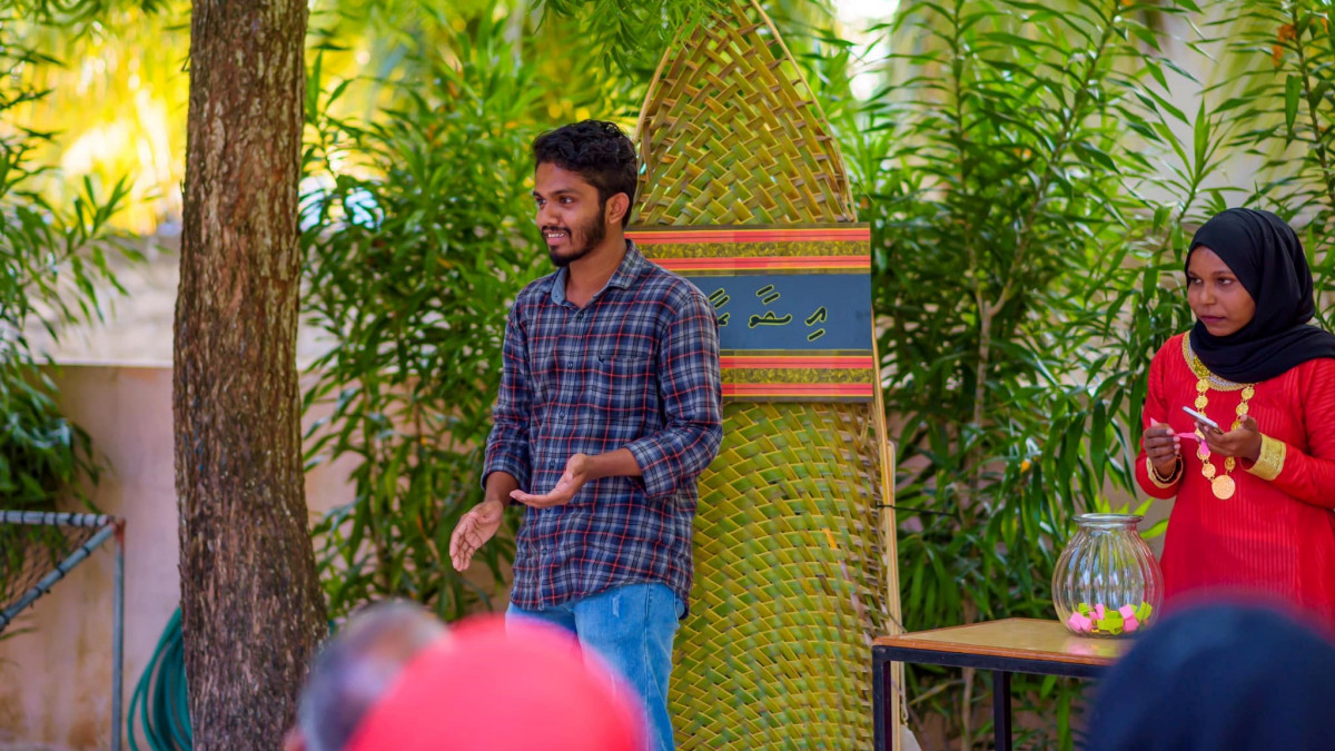 ގައުމީ ޔުނިވަރސިޓީގެ ގަމު ކެމްޕަހުން ލައިބްރަރީ ދުވަސް ފާހަގަ ކުރުމަށް ގެންދިޔަ ހަރަކާތްތަކުގެ ތެރެއިން - ފޮޓޯ: އެމްއެންޔޫ