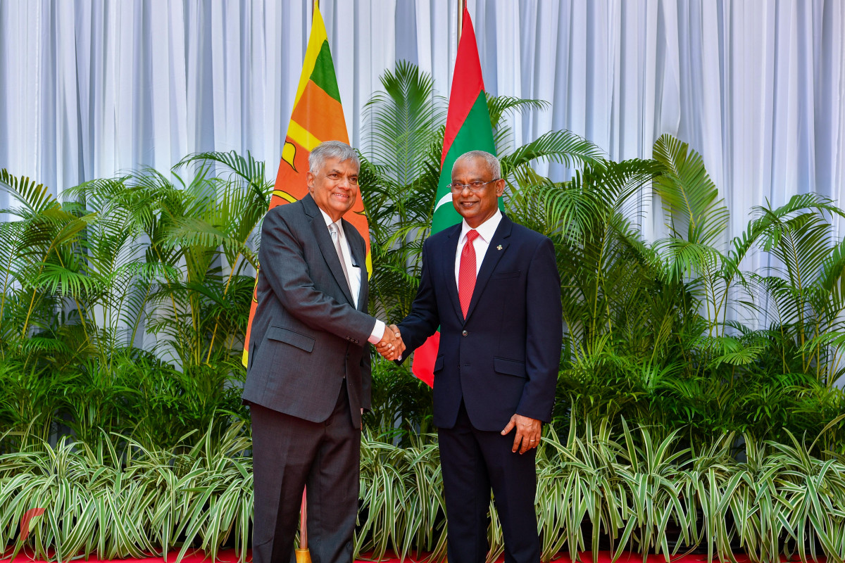 2 ސެޕްޓެމްބަރ 2019 --ބޮޑުވަޒީރު ރަނިލް ރަނިލް ވިކްރަމަސިންހަ ރައީސުލް ޖުމްހޫރިއްޔާ އިބްރާހިމް މުހައްމަދު ސާލިހް އާއި ރައީސް އޮފީހުގައި، ބައްދަލުކުރައްވަނީ-- ފޮޓޯ: ރައީސް އޮފީސް