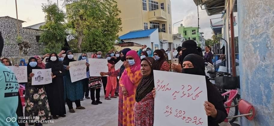 ޅ ނައިފަރު ރައްޔިތުން ކުރި މުޒާހަރާގެ ތެރެއިން- އެއްވި މީހުން ވަނީ ރައީސް ޔާމީން ދޫކޮށްލުމަށްވެސް ގޮވާލާފައި