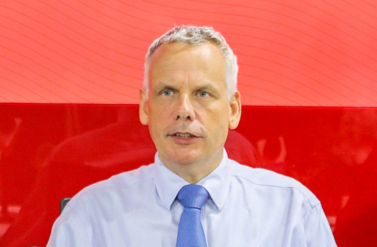 ނޫސްވެރިންގެ ބައްދަލުވުމުގައި ބޭންކް އޮފް މޯލްޑިވްސްގެ ސީއީއޯ އަދި މެނޭޖިންގ ޑައިރެކްޓަރ ޓިމް ސޯޔަރ