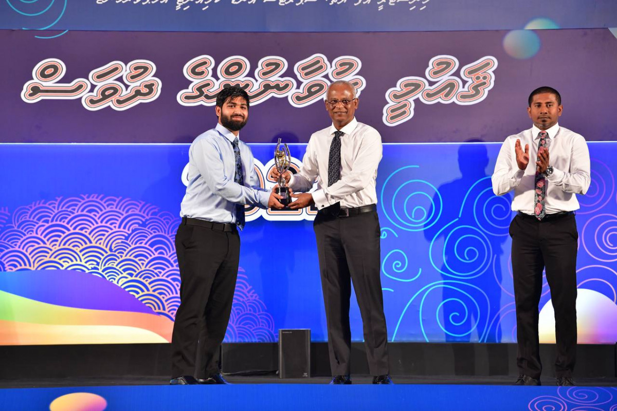 ޒުވާނުންގެ ދުވަހުގެ ޖަލްސާގައި އެވޯޑް ލިބުނު ފަރާތަކަށް ރައީސް އެވޯޑް ހަވާލުކޮށްދެއްވަނީ