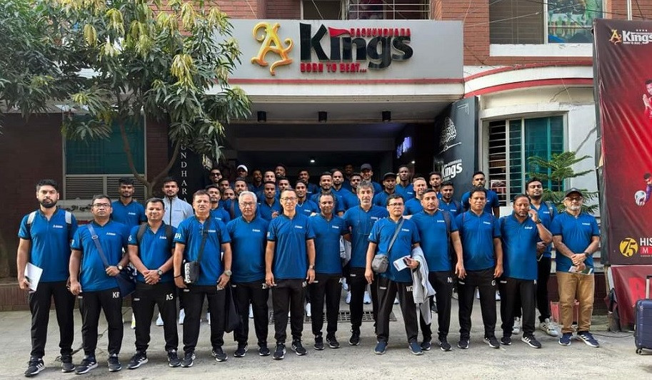 ބަންގްލަދޭޝްގެ ޗެމްޕިއަން ބަޝުންދުރަ ކިންގްގެ ކުޅުންތެރިން މާލެ އަންނަން ފުރުމުގެ ކުރިން