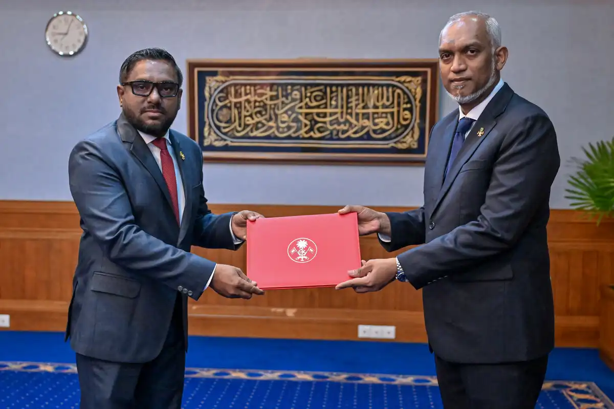 ވަޒީފާއާބެހޭ ޓްރައިބިއުނަލުގެ ރައީސްކަމުގެ ލިޔުން އަލްއުސްތާޛު އަމްޖަދު މުޞްޠަފާ އާ ހަވާލުކުރައްވަނީ