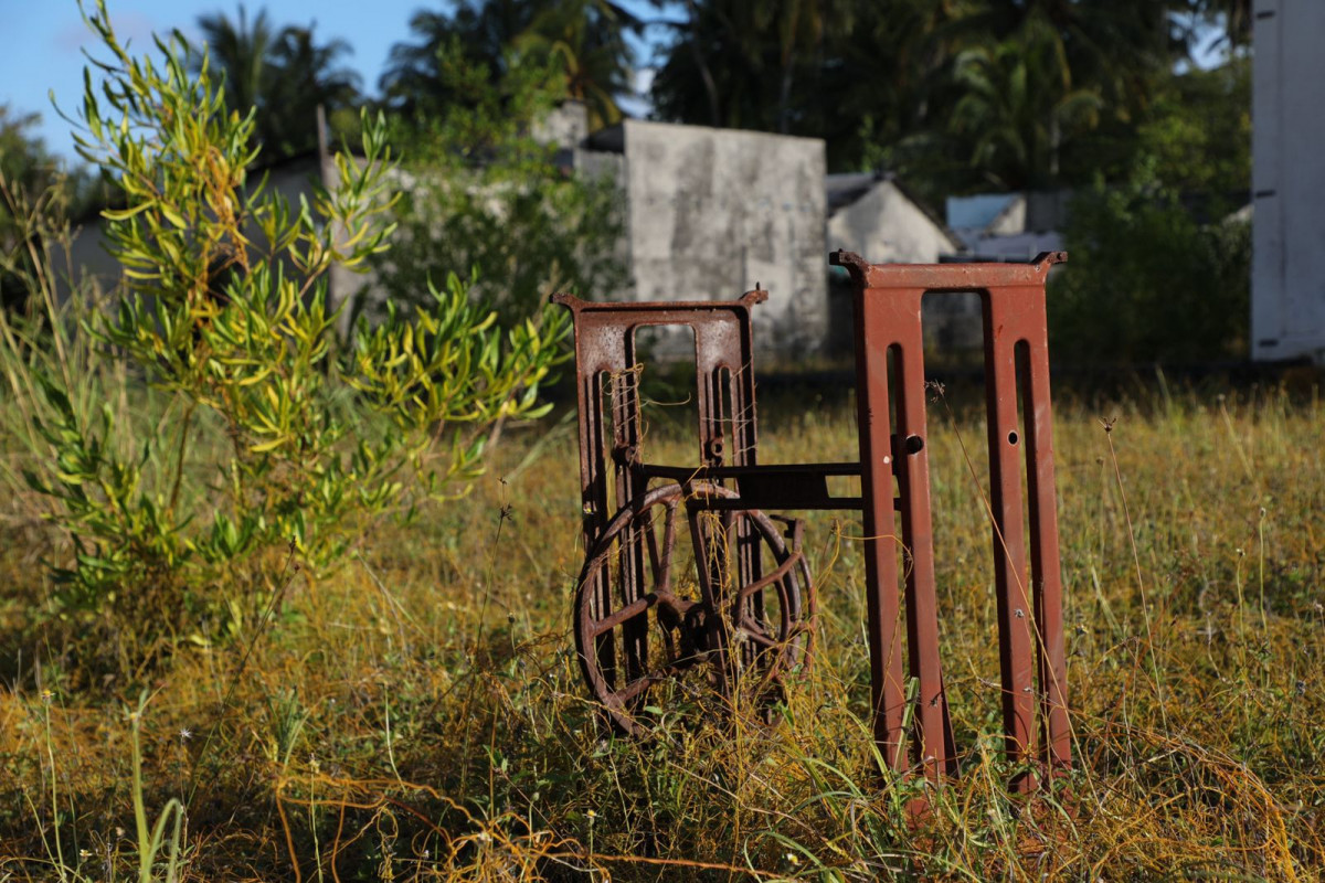 ލ. ކަޅައިދޫ - ސުނާމީ ކާރިސާގައި ކަޅައިދޫގެ ބޮޑު ބައެއް ހަލާކުވުމާއި ގުޅިގެން 2010 ވަނަ އަހަރު އޭރުގެ ސަރުކާރުން މި ރަށަކީ މީހުން ދިރިއުޅެން ރައްކާތެރި ރަށެއް ނޫން ކަމަށް އިއުލާން ކުރެއްވި - ފޮޓޯ: މުހައްމަދު އަނިލް / ރާއްޖެއެމްވީ