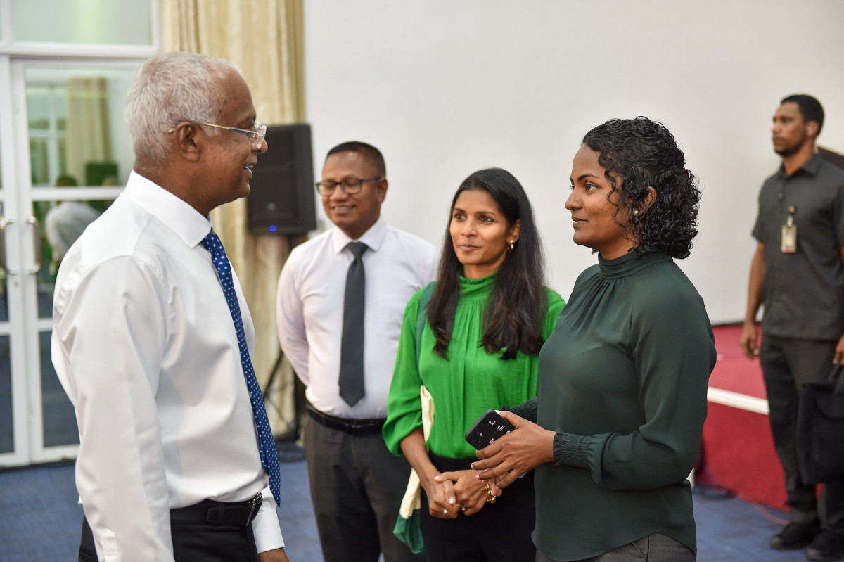 ރައީސް ޞާލިހު އެންވަޔަރަމަންޓް މިނިސްޓަރު އައިމިނަތު ޝައުނާ އެކު