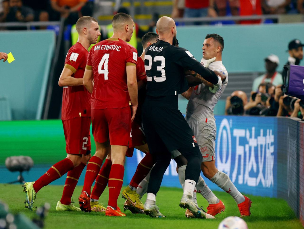 ސްވިޓްޒަލަންޑް އަދި ސަރބިއާ ކުޅުނު މެޗުގެ ތެރެއިން - ފޮޓޯ: ރޮއިޓާސް