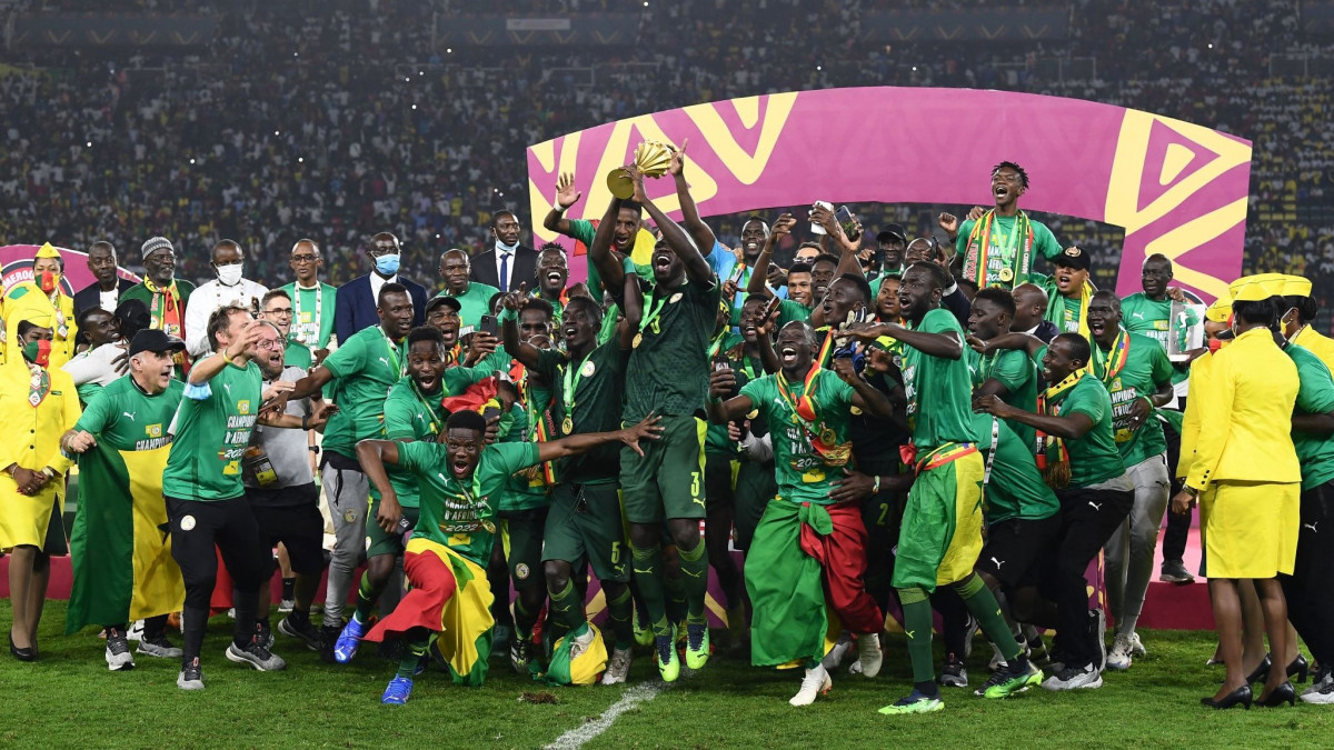 އެފްރިކާ ކަޕް އޮފް ނޭޝަންސްގެ ތައްޓާއެކު ސެނެގާލުގެ ކުޅުންތެރިން އުފާފާޅުކުރަނީ