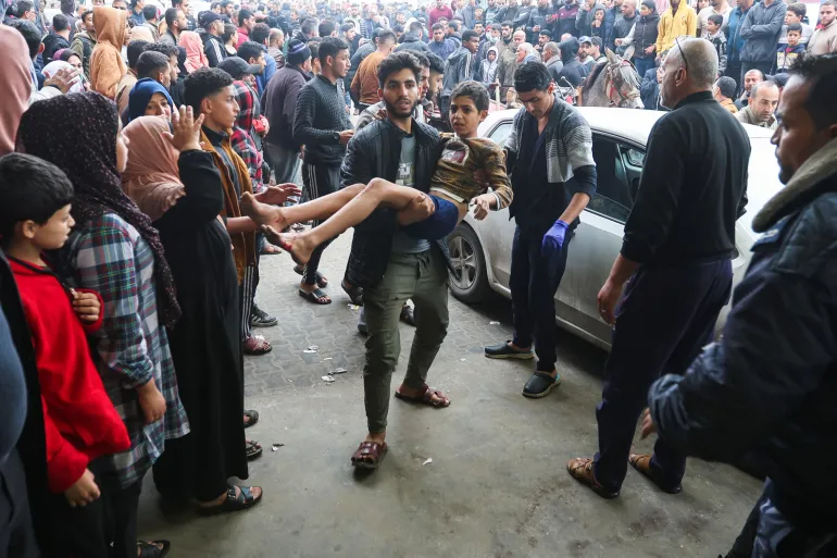 ޚާން ޔޫނިސް ދޫކޮށް ގިނަ ޢަދަދެއްގެ މީހުން މިހާރުދަނީ ރަފާހް ބޯޑަރު ސަރަޙައްދަށް ބަދަލުވަމުން