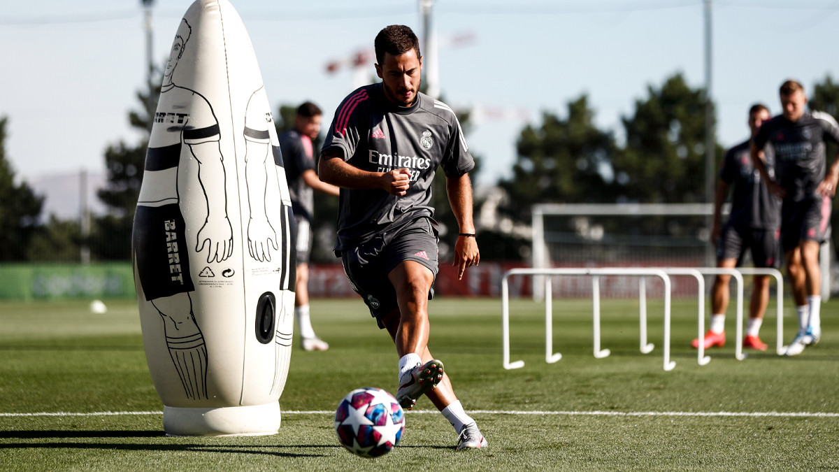 ރެއާލުން ދާދި ފަހުން ކުރިއަށް ގެންދިޔަ ފަރިތަކުރުންތަކުގެ ތެރެއިން ފޯވާޑް އެޑެން ހަޒާޑް