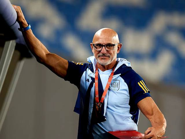 ސްޕެއިންގެ ކޯޗު ލުއިސް ޑި ލާ ފުއެންޓޭ