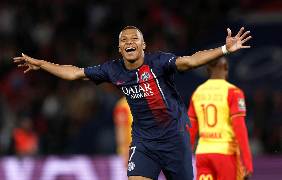 ލަނޑު ޖެހުމަށްފަހު އެމްބާޕޭ އުފާ ފާޅުކުރަނީ