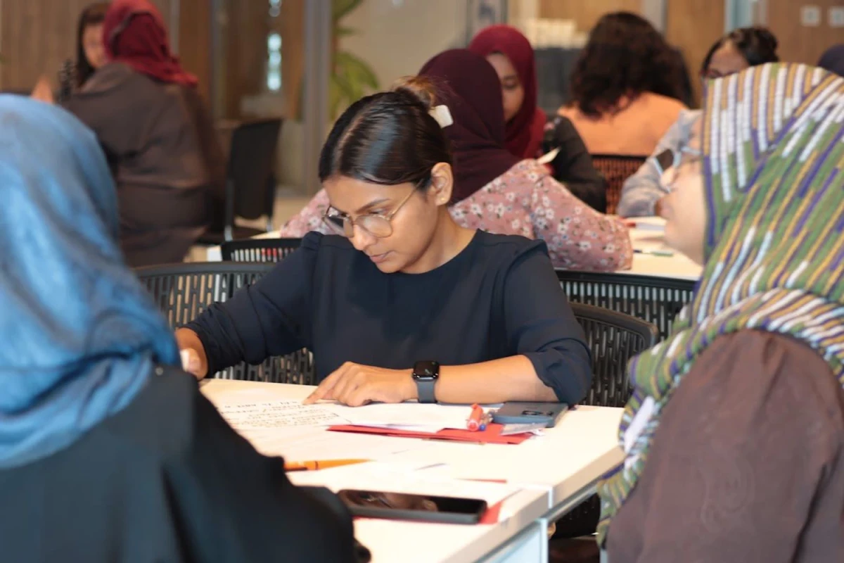 ޖެންޑަރ އީކުއަލިޓީ މޮޑެލް އެޑްވޮކޭޓުން އަލުން އައްޔަނުކޮށް ތަމްރީނު ކުރުމުގެ ޕްރޮގްރާމުގެ ތެރެއިން