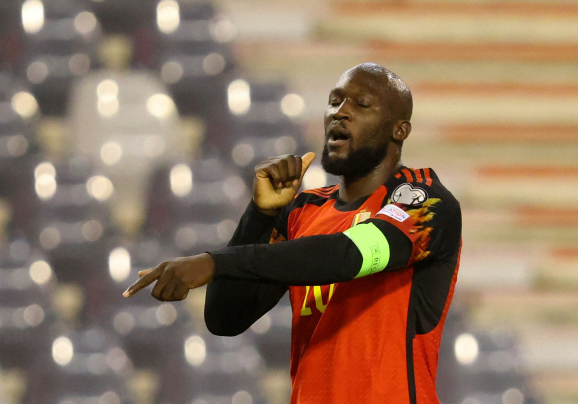 މެޗުގައި ފުރަތަމަ ލަނޑަށްފަހު ލުކަކޫ: ފޮޓޯ-ރޮއިޓަރސް