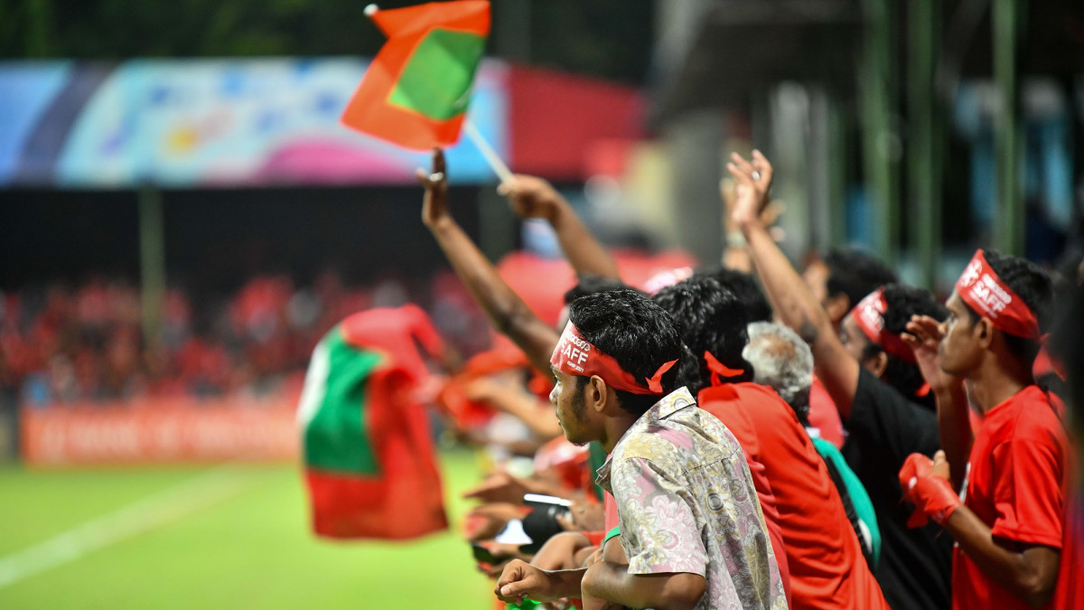 އިންޑިއާ އާއި ރާއްޖެ ބައްދަލުކުރި މެޗަށް ދަނޑަށް ވަން ދިވެހި ސަޕޯޓަރުން - ފޮޓޯ: އިމޭޖަސް.އެމްވީ