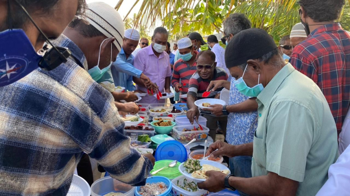 އަޟްޙާ ޢީދު 1442 - ޢީދު ނަމާދަށްފަހު ރަސްގެތީމްގެ ރައްޔިތުން ޢީދު ސައި ބޮނީ - ފޮޓޯ: ރާއްޖެއެމްވީ