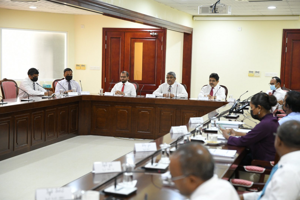 241 ކޮމިޓީގެ މެމްބަރުން ވަނީ އިންޑިއާ އައުޓް ނަމުގައި ހިންގާ ޙަރަކާތާއި ގުޅިގެން ފޮރިން މިނިސްޓްރީގެ އިސް ބޭފުޅުންނާއި ބައްދަލުކުރައްވާފައި