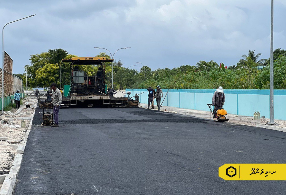 މިލަންދޫ މަގެއްގައި ތާރުއެޅުމުގެ މަސައްކަތް ކުރަނީ