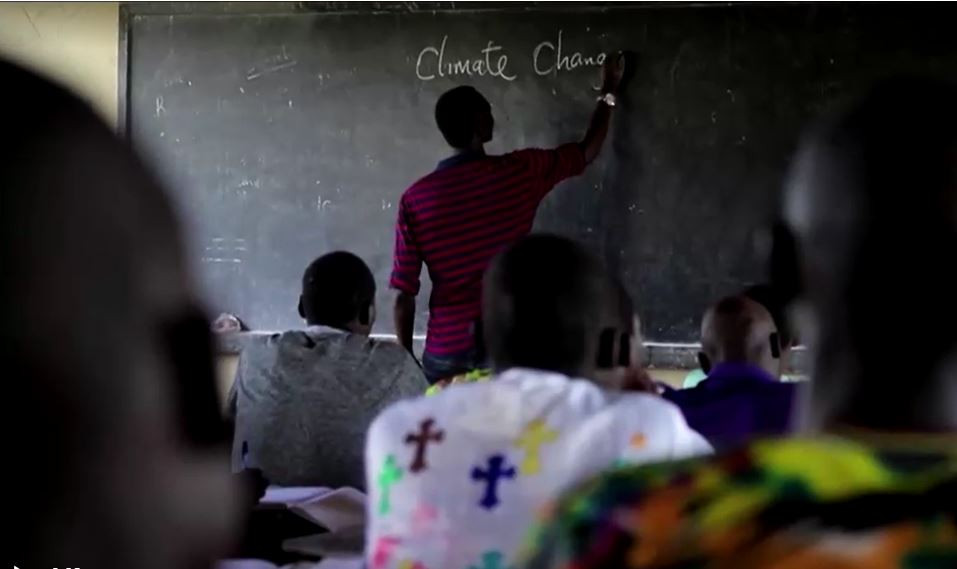 ތިމާވެށި ހިމާޔަތް ކުރުމަށް ގޮވާލައި، ކްލައިމެޓް އެކްޓިވިޒަމްއެއް ހިންގުމަށް އޭނާ ނިންމި