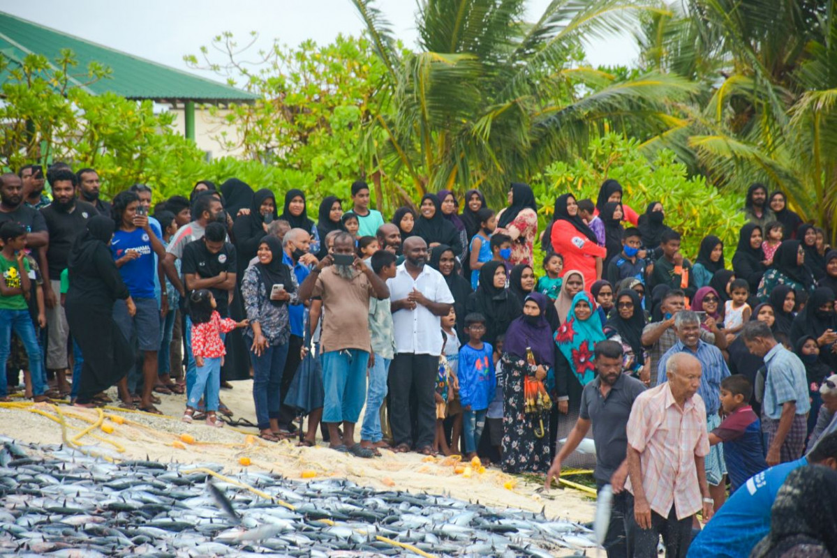 ހއ. ދިއްދޫ ފަޅުތެރެއަށް ރާގޮނޑި އައިނެއް ވަނުން - އެރަށުގެ ރައްޔިތުންނަށް ލިބުނު އުފާވެރިކަން ގިނަ މީހުން ސިފަކުރީ ޢީދެއް ގޮތުގައި، އަދި މިކަމަށް ޝުކުރުވެރިވާ ކަމަށް އެ ރަށު ރައްޔިތުން ބުނޭ - ފޮޓޯ: މަލީހާ ރަޝީދު