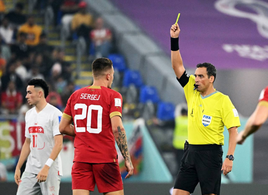 ސްވިޓްޒަލަންޑް އަދި ސަރބިއާ ކުޅުނު މެޗުގެ ތެރެއިން - ފޮޓޯ: ރޮއިޓާސް