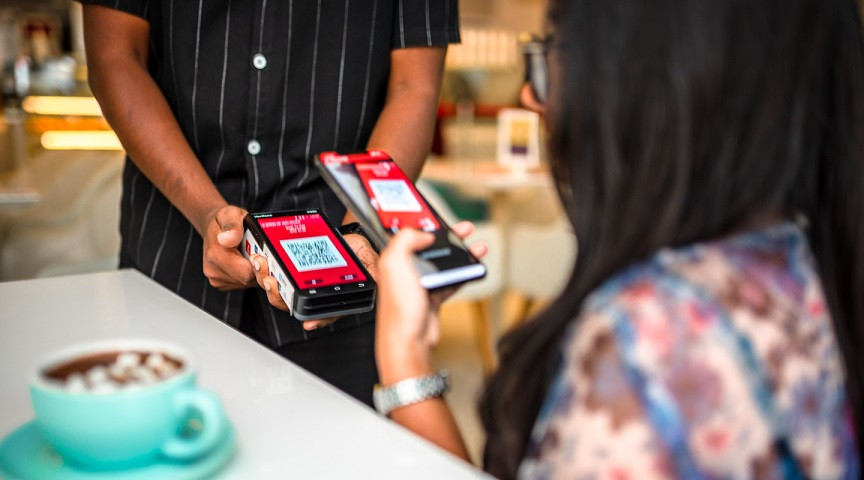 އިންޓަނެޓް ބޭންކިންގ މެދުވެރިކޮށް ބީއެމްއެލްގެ ކަސްޓަމަރަކު ފައިސާ ދައްކަނީ