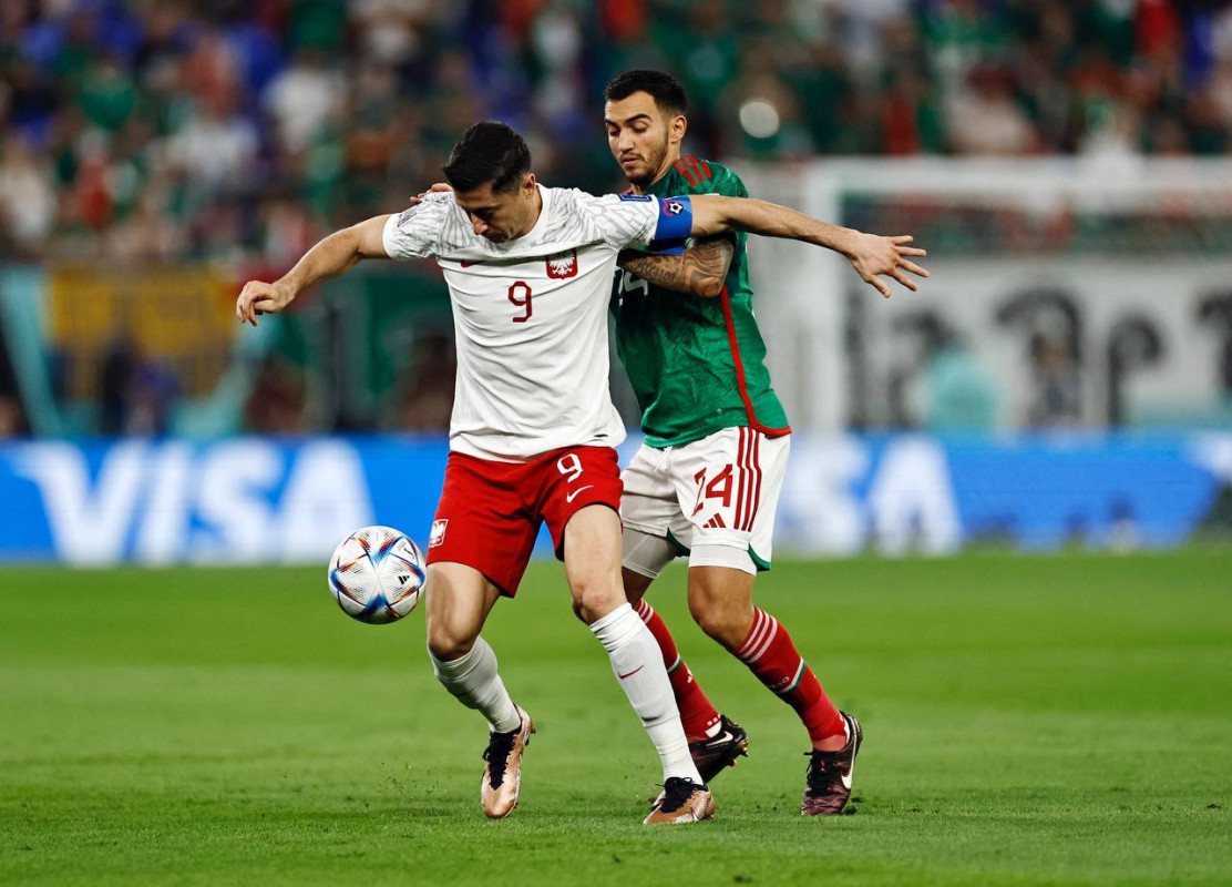 ޕޮލޭންޑު އަދި މެކްސިކޯ ބައްދަލުކުރި މެޗުގެ ތެރެއިން: ފޮޓޯ - ރޮއިޓާސް  