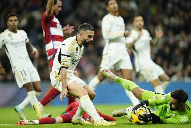 ރެއާލަށް ކުޅެމުން އަންނަ ޑެނީ ކާވަހާލް