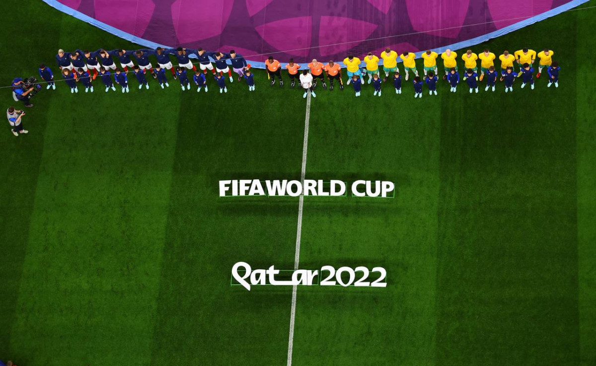 ފްރާންސް އަދި އޮސްޓްރޭލިޔާ ކުޅުނު މެޗުގެ ތެރެއިން، ދެ ޓީމުގެ ކުޅުންތެރިން ދަނޑު މަތީގައި އެތުރިގެން - ފޮޓޯ: ރޮއިޓާސް