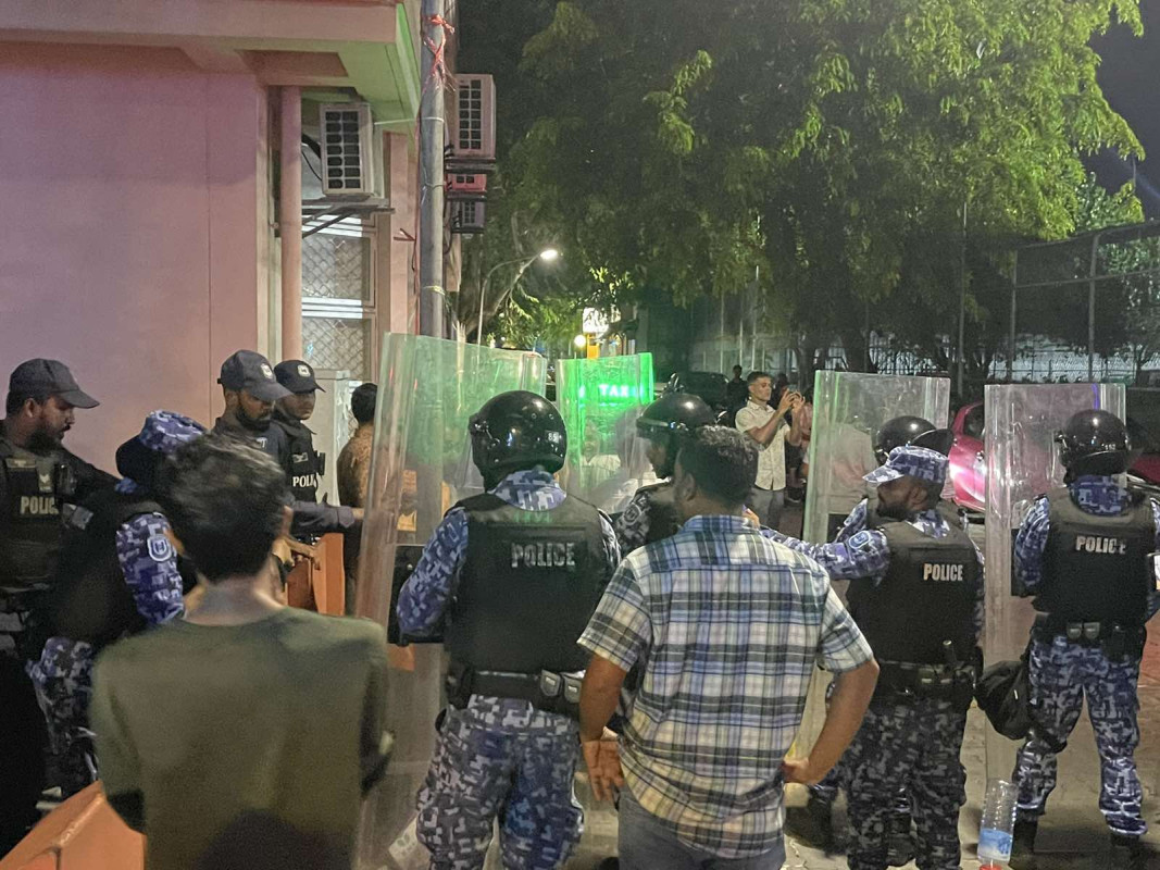 ޕީއެންއެފްގެ ޖަލްސާއަށް ދިޔަ މީހުންނަށް ފުލުހުން ހުރަސް އަޅާފައި