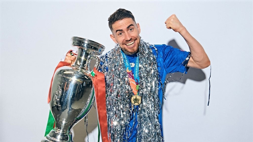 އިޓަލީއާއެކު ޔޫރޯ ކާމިޔާބުކުރި ޗެލްސީގެ މިޑްފީލްޑަރު ޖޯޖީނިއޯ