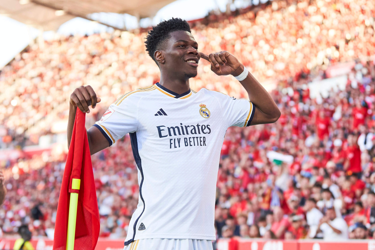 ރެއާލަށް ކުޅެމުން އަންނަ އައުރެލިން ޗުއަމެނީ