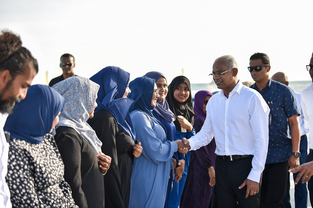 ރައީސް ޞާލިހް ގއ. ދާންދޫއަށް ވަޑައިގަތުމުން އެމަނިކުފާނަށް އެރަށު ރައްޔިތުން ހޫނު މަރުހަބާއެއް ދަންވައިފި - ފޮޓޯ: ރައީސް އޮފީސް