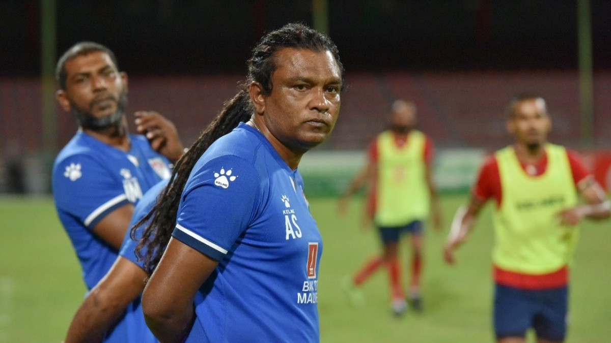 ގައުމީ ފުޓުބޯޅަ ޓީމުގެ ފަރިތަކުރުންތަކުގެ ތެރެއިން، ގައުމީ ޓީމުގެ ކޯޗު އަލީ ސުޒޭން - ފޮޓޯ: އެފްއޭއެމް 