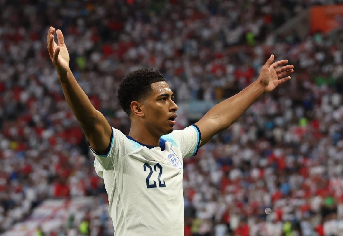 އިންގްލެންޑު އަދި އީރާން ކުޅުނު މެޗުގެ ތެރެއިން، ލަނޑު ޖެހުމަށް ފަހު ބެލިންހަމް އުފާ ފާޅު ކުރަނީ: ފޮޓޯ - ރޮއިޓާސް  