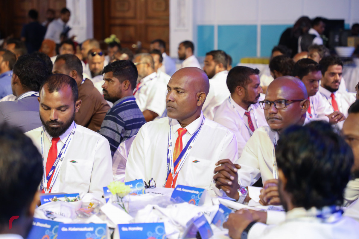 ފެނަކައިގެ ބައެއް މުވައްޒަފުން، އެ ކުންފުނިން ބޭއްވި ރަސްމިއްޔާތެއްގައި