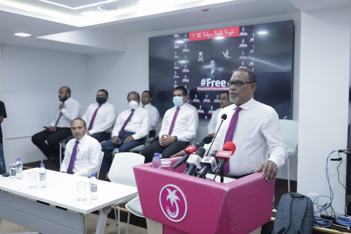 އިދިކޮޅުން ބޭއްވި ޕްރެސްކޮންފަރެންސެއްގެ ތެރެއިން