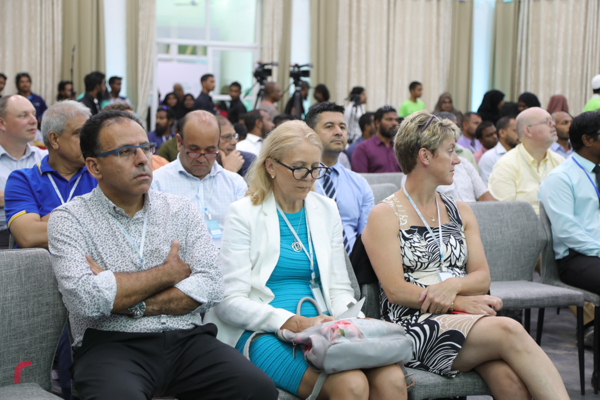 29 އޯގަސްޓް 2019/ އއ.އުކުޅަސް --އުކުޅަސް ޓެކް ފެއަރ ނިންމުމުގެ ޖަލްސާގެ ތެރެއިން، ފެއަރ ގައި ބައިވެރިވި ބައެއް ސައިންސްވެރިން-- ފޮޓޯ: ޝުއައިބް މުހައްމަދު